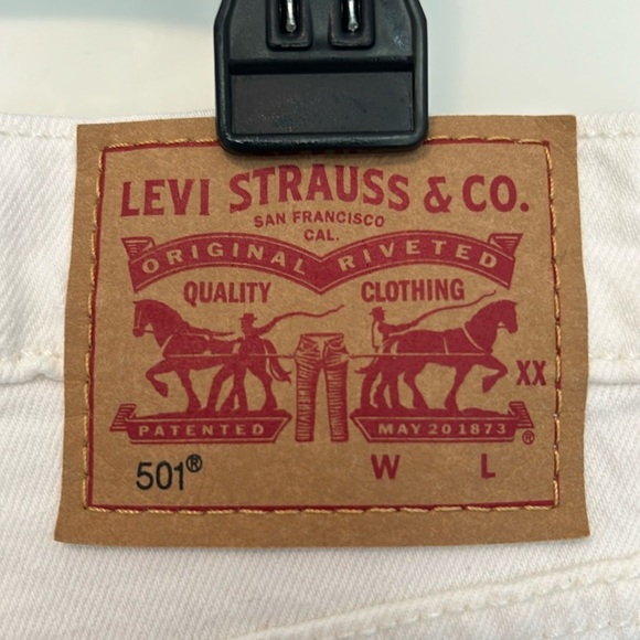 Levi's 501 High Waist Button Fly Cut Off Denim Shorts Waist 32 White Cream - Picture 9 of 16
